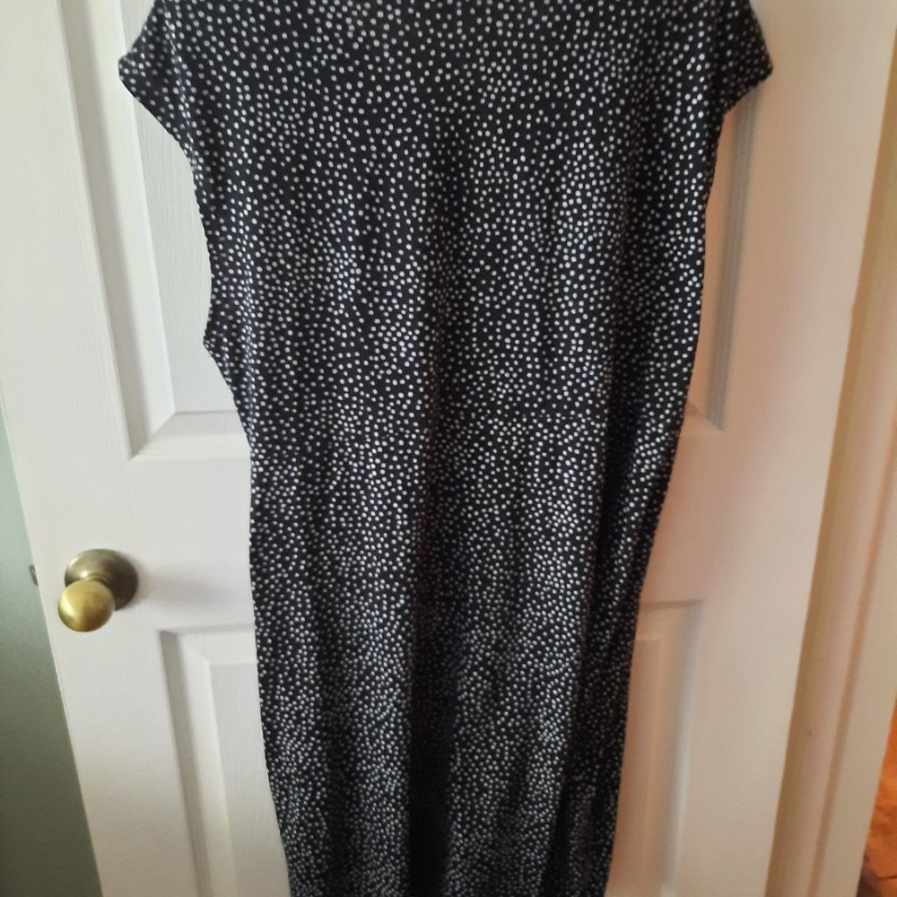🎉 Host Pick 🎉 Sansara black and white twist front midi dress - Picture 4 of 7